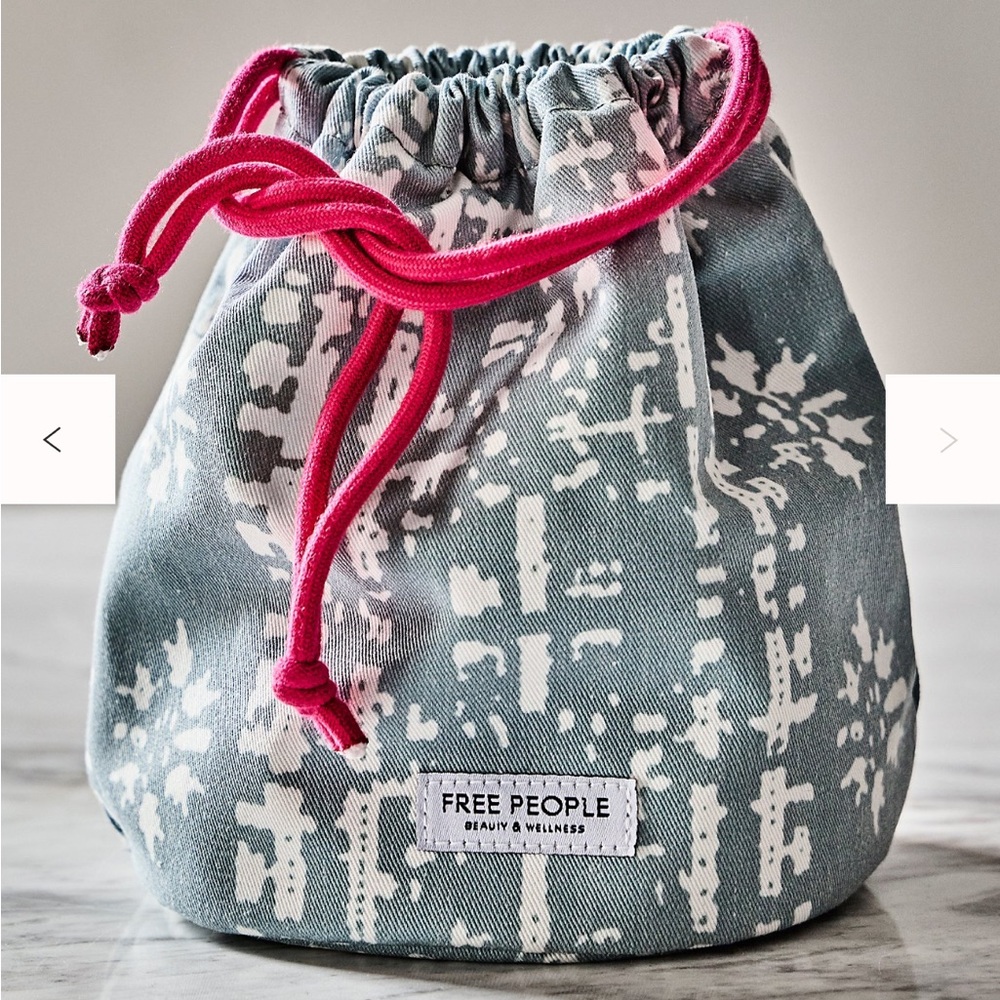 ♥️💖 Free People Travel Essentials Bag Blue & White Drawstring Bag